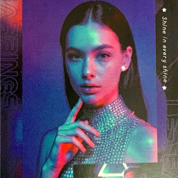 Multicolor LED stud earrings - Picture 5 of 7